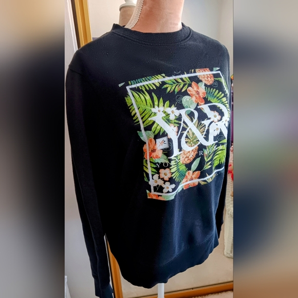 Young & Reckless ~ Tropical Floral Graphic Black Crewneck Sweatshirt Unisex M - Picture 3 of 10